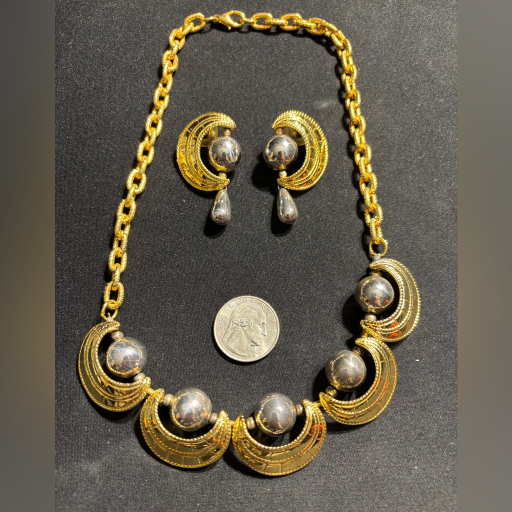 Vintage Gold Tone And Silver Necklace And Earring Set Vintage Gold Tone And Silver Necklace And Earring Set